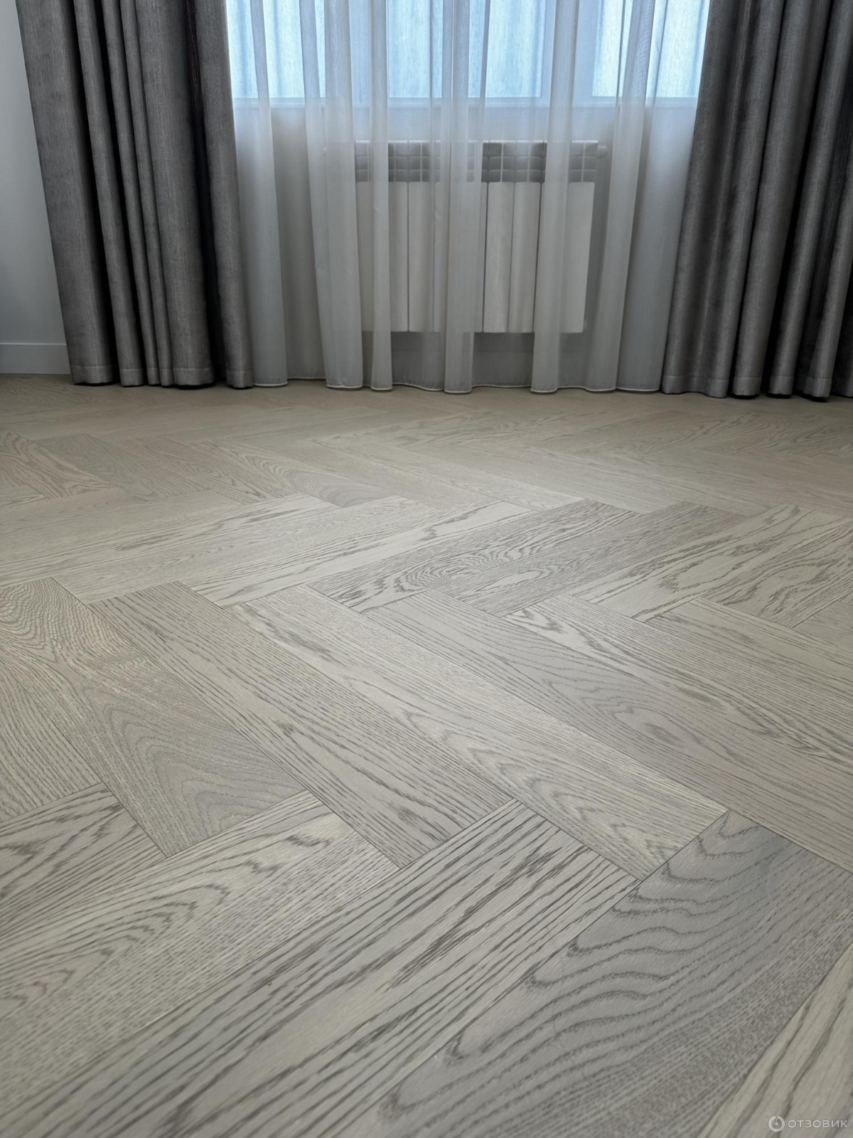 Композитная паркетная доска Quartz Parquet Елка Дуб шампань 33-414 венгерская елка 635×127×5 фото в интерьере